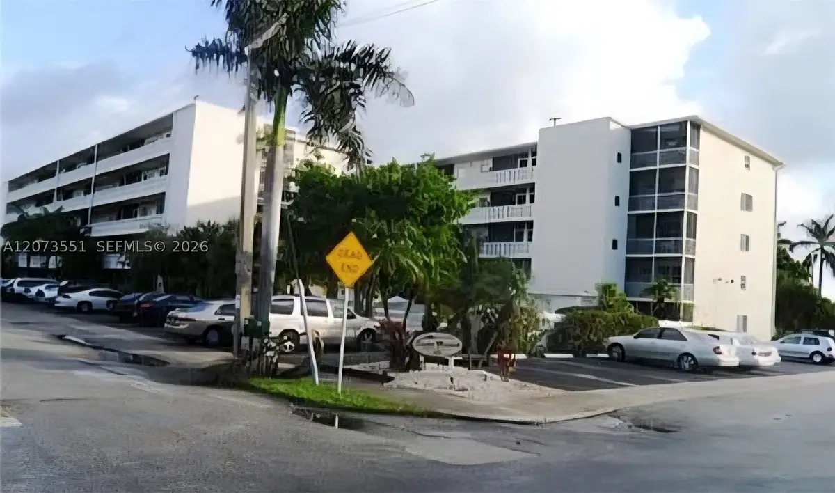 1425 Arthur St #414B, Hollywood, FL 33020 - #1