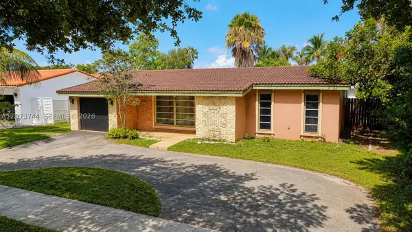 1060 N Douglas Rd, Pembroke Pines, FL 33024