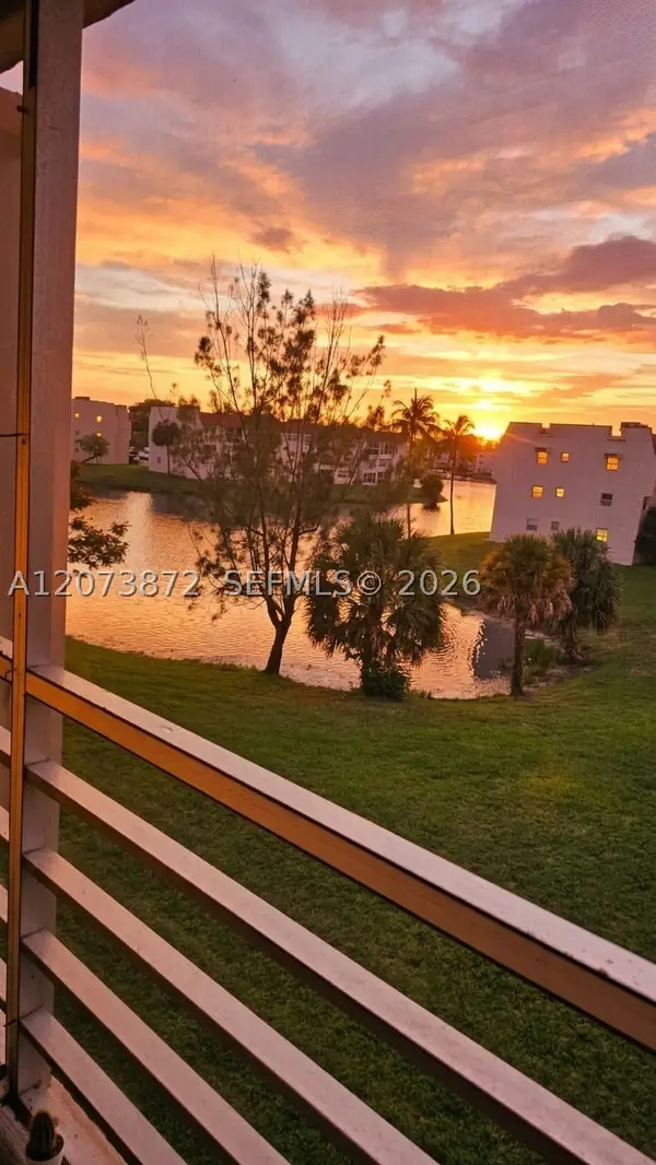 8000 N Sunrise Lakes Dr #309, Sunrise, FL 33322
