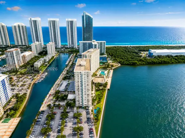 300 Bayview Dr #807, Sunny Isles Beach, FL 33160