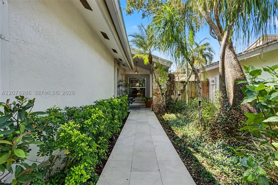 13 Dogwood Rd, Hollywood, FL 33021 - #2