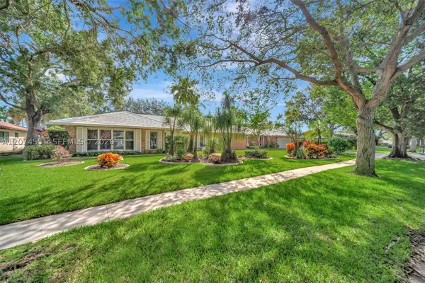 560 W Tropical Way, Plantation, FL 33317