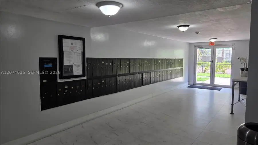 9320 Fontainebleau Blvd #401, Miami, FL 33172 - #2