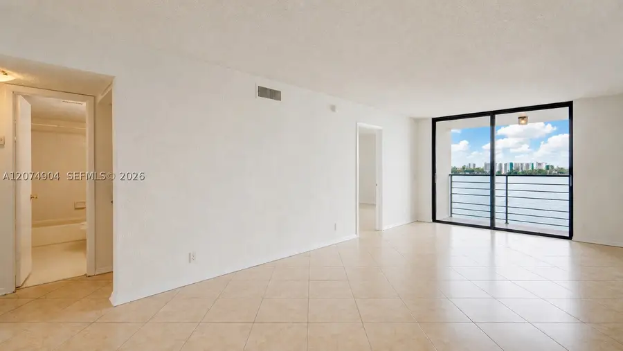 114 Lake Emerald Dr #409, Oakland Park, FL 33309 - #2