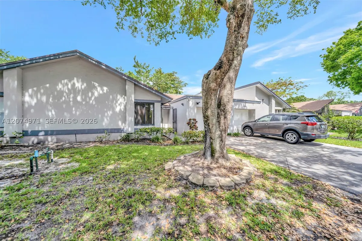 5223 Gate Lake Rd #5223, Tamarac, FL 33319 - #1