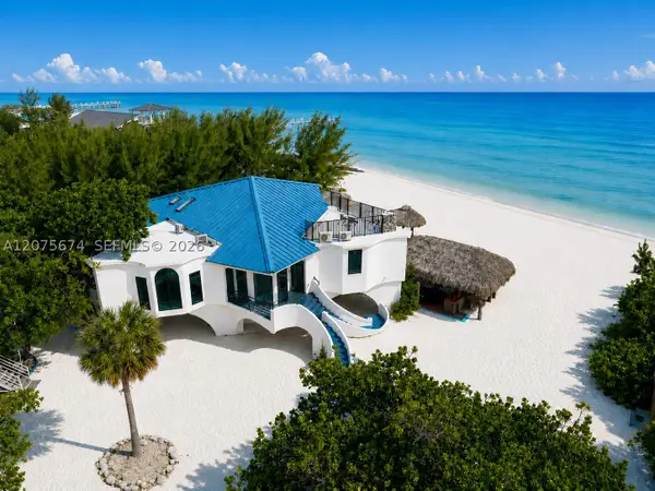 1557 Long Beach Dr, Big Pine, FL 33043