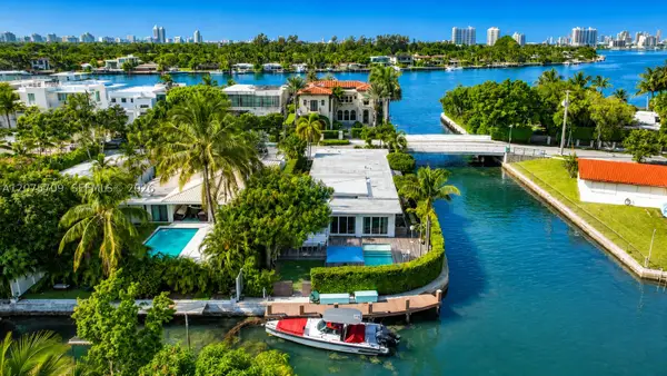 1885 Daytonia Rd, Miami Beach, FL 33141