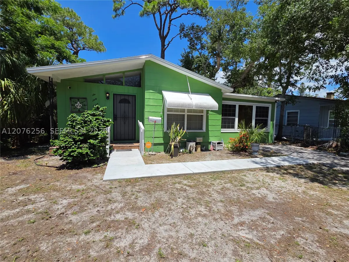 667 W Harbor Dr, Saint Petersburg, FL 33705 - #1