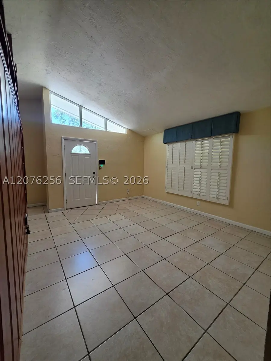 667 W Harbor Dr, Saint Petersburg, FL 33705 - #3