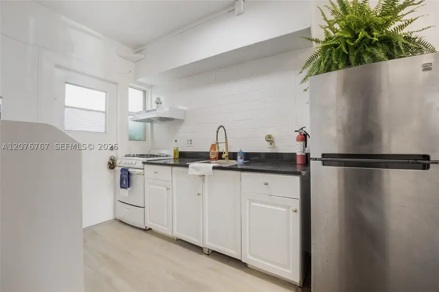 300 74th St #6, Miami Beach, FL 33141 - #3