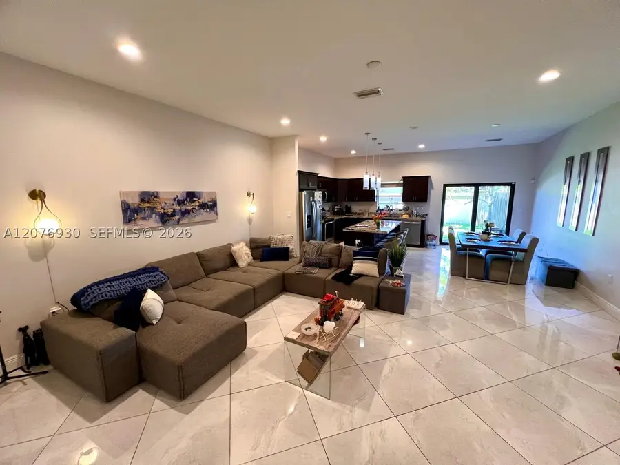 9271 NW 16th St, Pembroke Pines, FL 33027 - #3