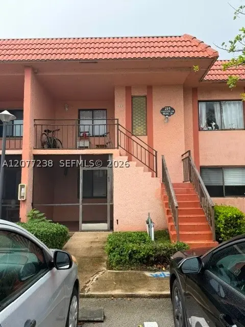 215 Lakeview Dr #203, Weston, FL 33326