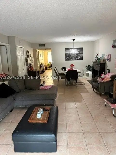 215 Lakeview Dr #203, Weston, FL 33326 - #3