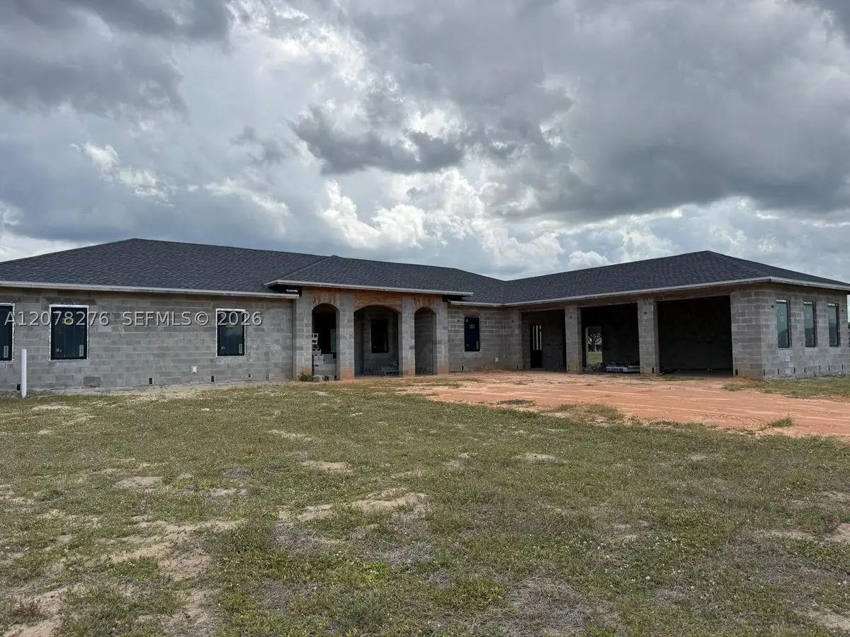 135 Sunset Pointe Blvd, Lake Placid, FL 33852 - #1