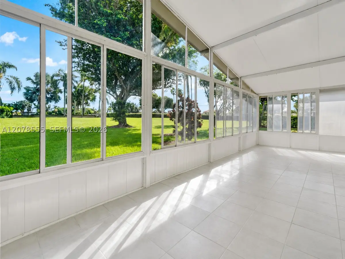 527 SE 27th Dr, Homestead, FL 33033 - #1