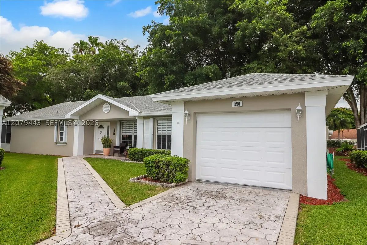 590 SE 19th Dr, Homestead, FL 33033 - #1