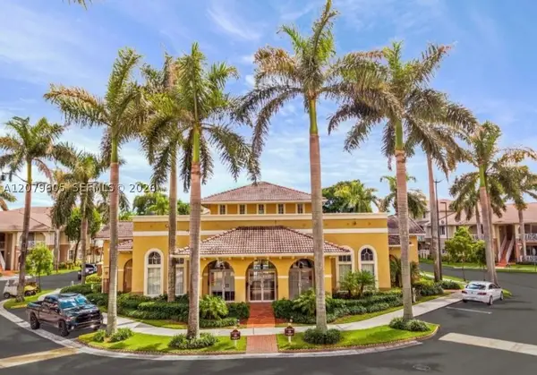 8956 W Flagler St #208, Miami, FL 33174
