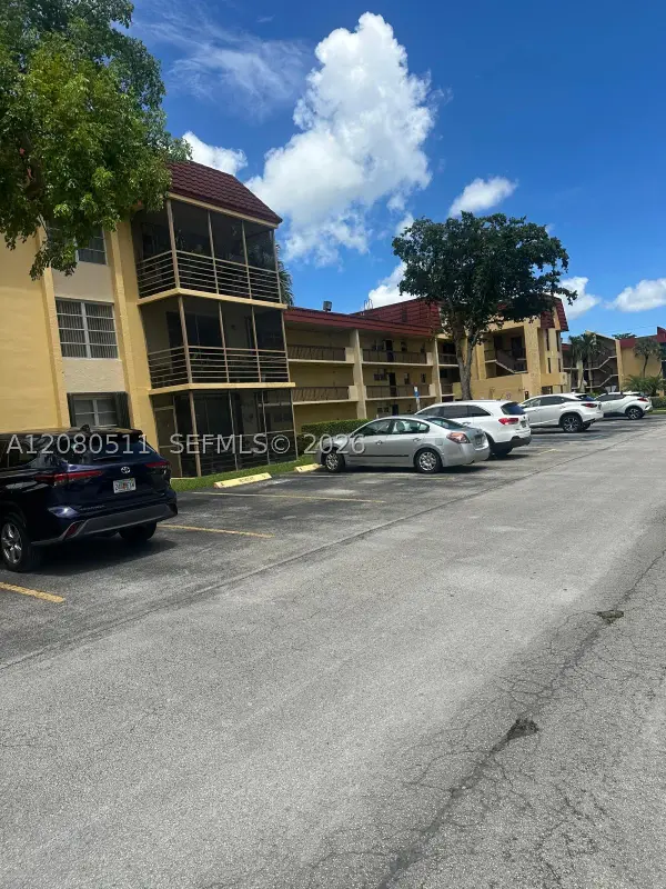 3285 Foxcroft Rd #E204, Miramar, FL 33025