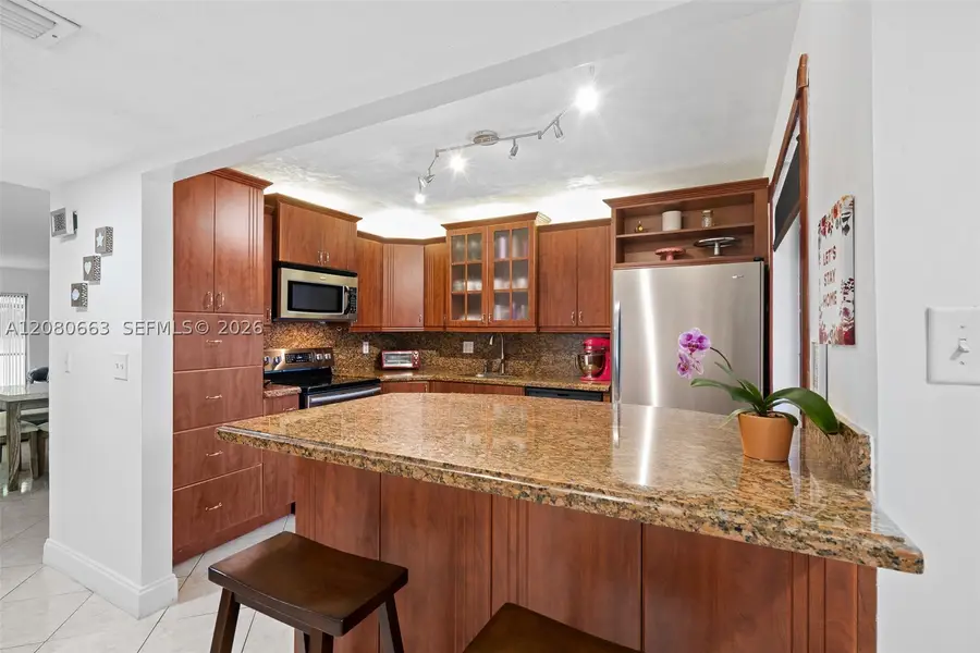 197 Lakeview Dr #102, Weston, FL 33326 - #3