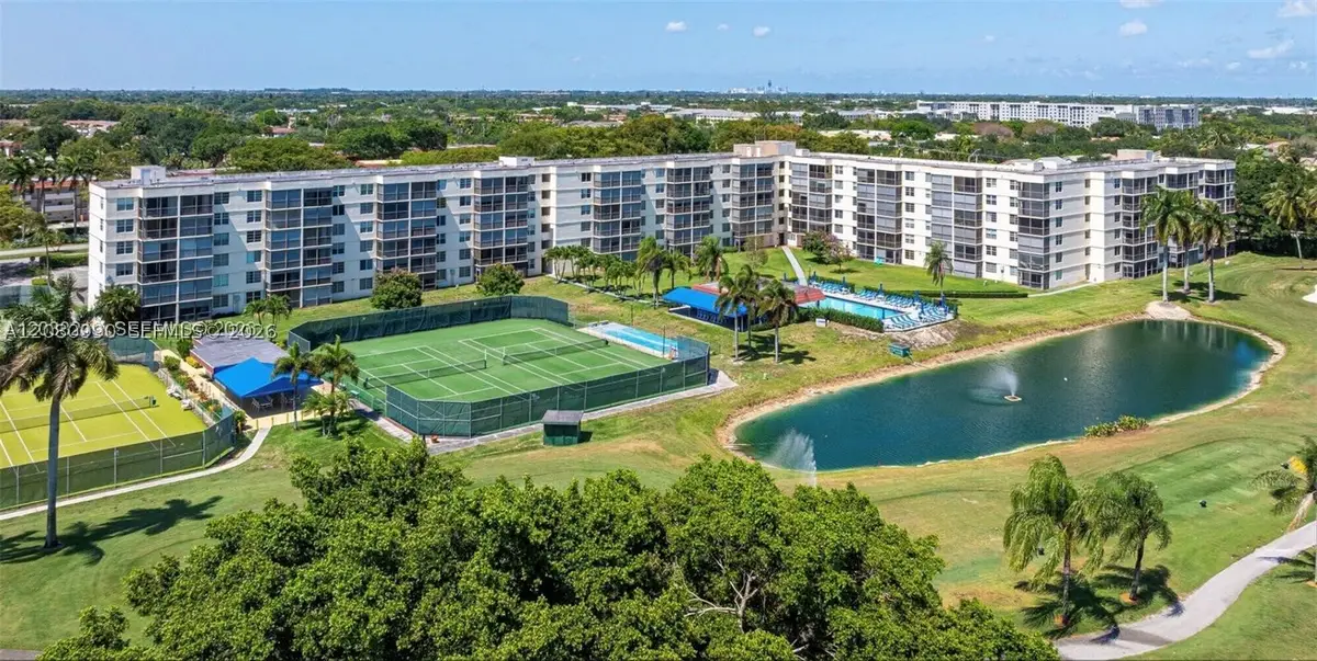 800 S Hollybrook Dr #305, Pembroke Pines, FL 33025 - #1
