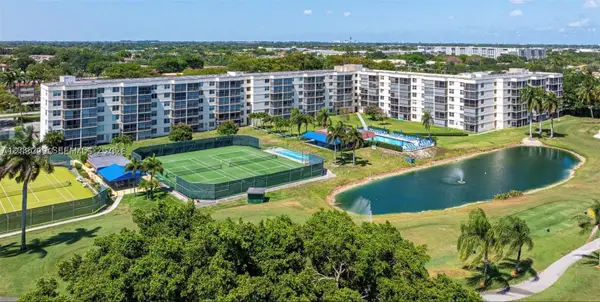 800 S Hollybrook Dr #305, Pembroke Pines, FL 33025