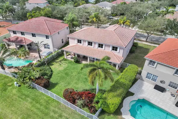 3892 Falcon Ridge Cir, Weston, FL 33331