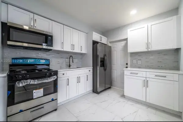 425 NW 14th Way, Fort Lauderdale, FL 33311