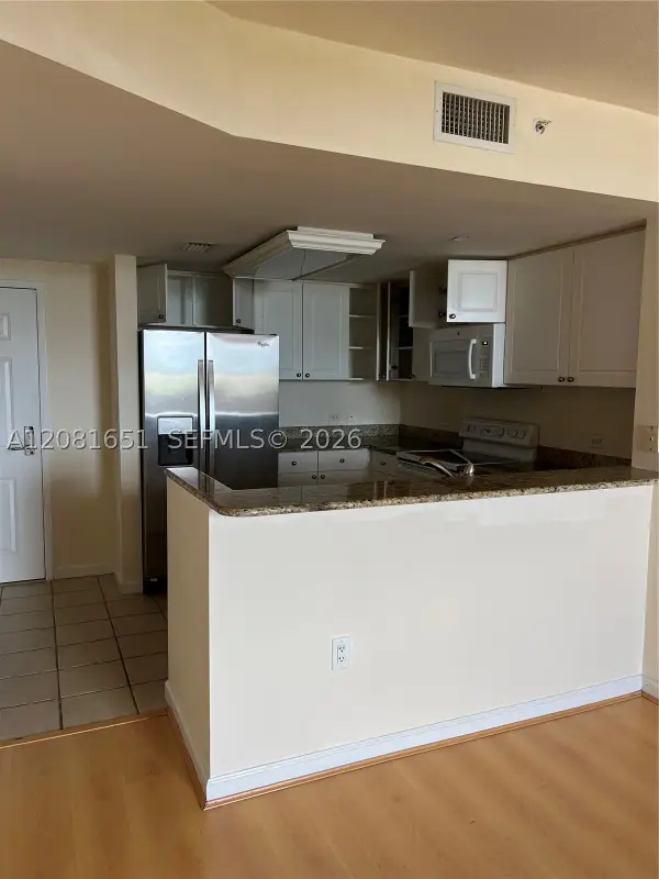 19501 W Country Club Dr #611, Aventura, FL 33180