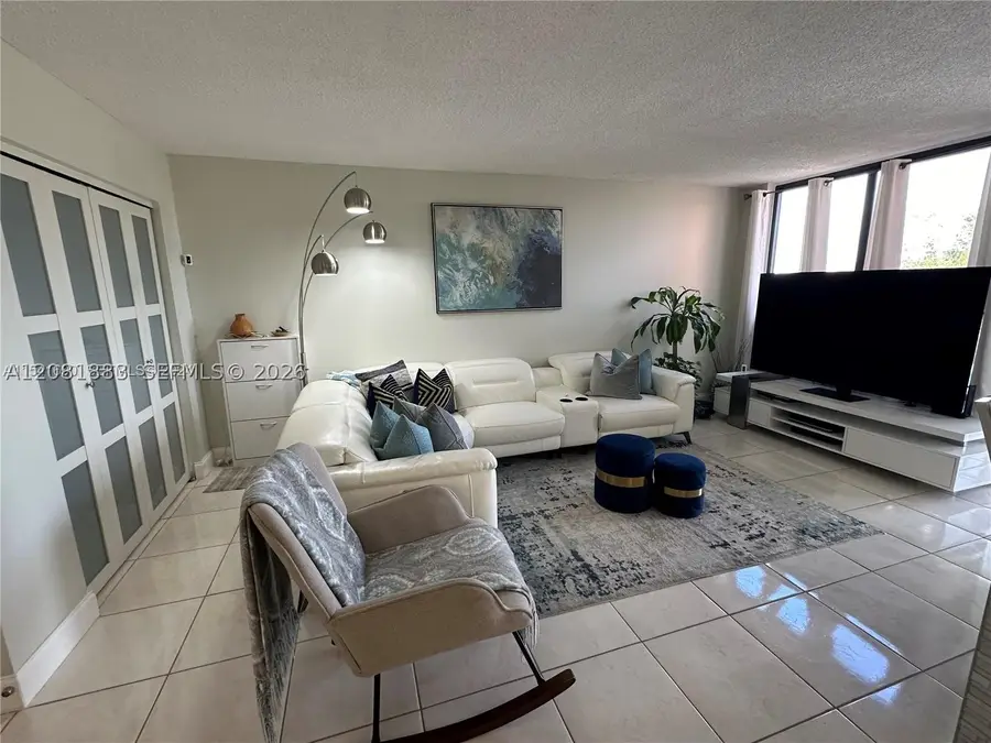9410 W Flagler St #410, Miami, FL 33174 - #3