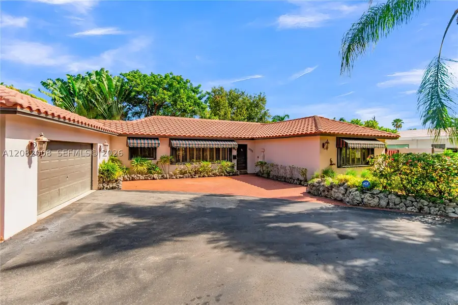 2533 NE 35th Dr, Fort Lauderdale, FL 33308 - #2