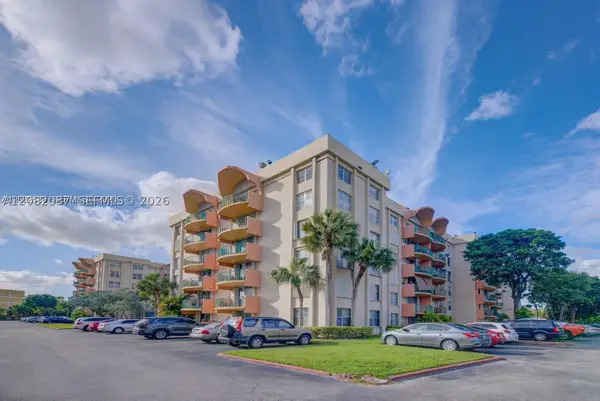 9320 Fontainebleau Blvd #213, Miami, FL 33172