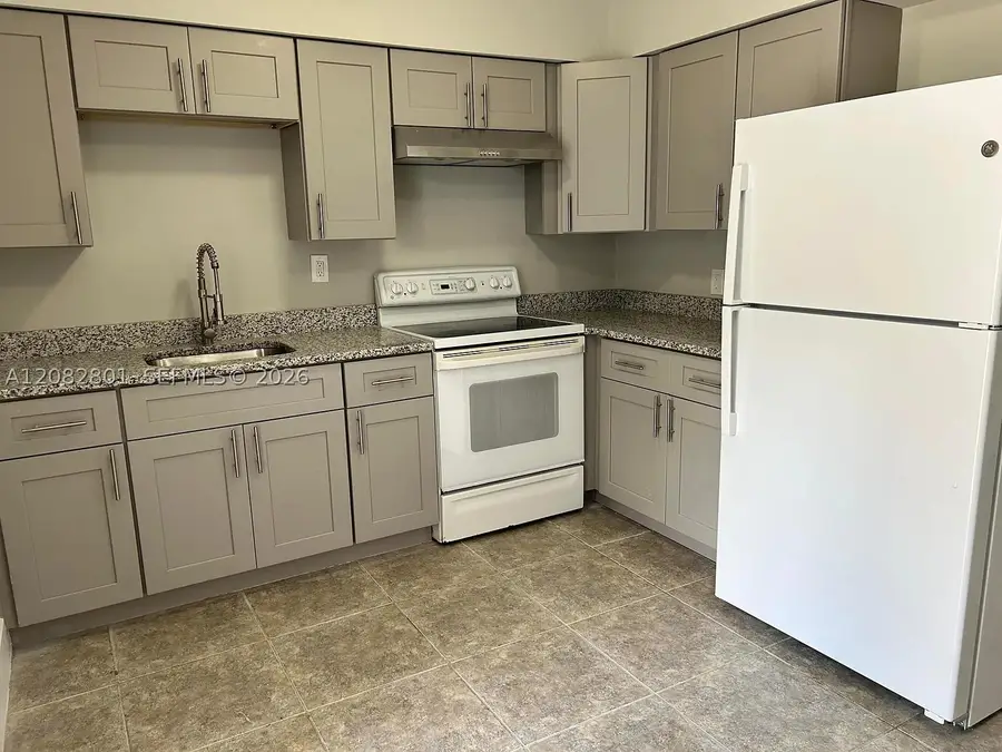 806 N Lake Dr, Fort Pierce, FL 34982 - #2