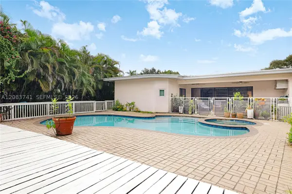 633 NE 119th St, Biscayne Park, FL 33161
