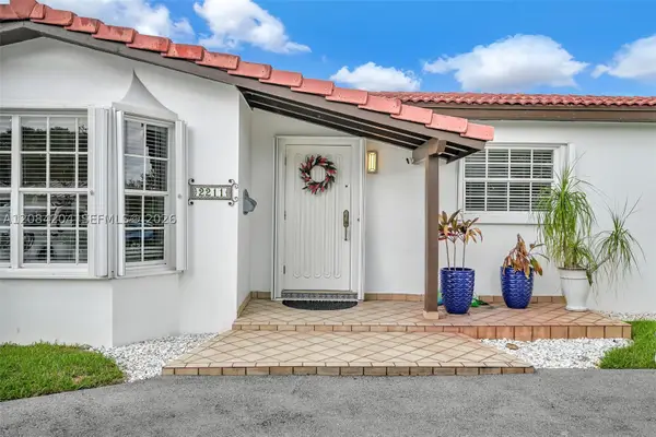 2211 SW 98th Pl, Miami, FL 33165