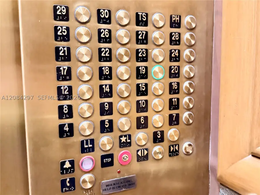 1000 W Island Blvd #1911, Aventura, FL 33160 - #3