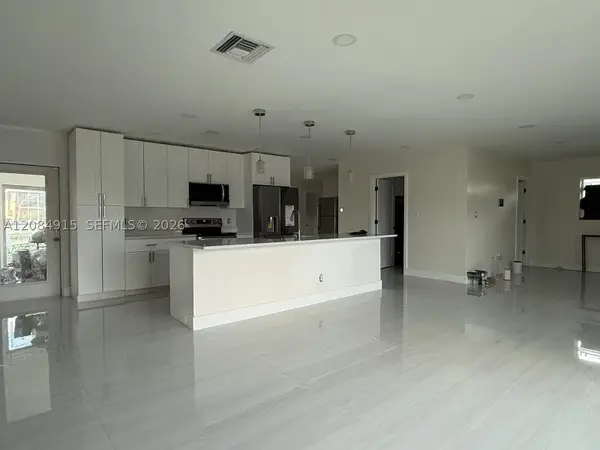 9606 NW 80th St, Tamarac, FL 33321