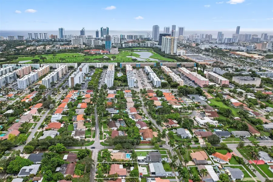 918 NE 4th St, Hallandale Beach, FL 33009 - #2