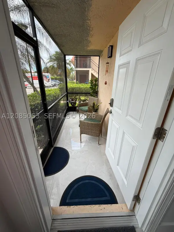 331 Lakeview Dr #101, Weston, FL 33326