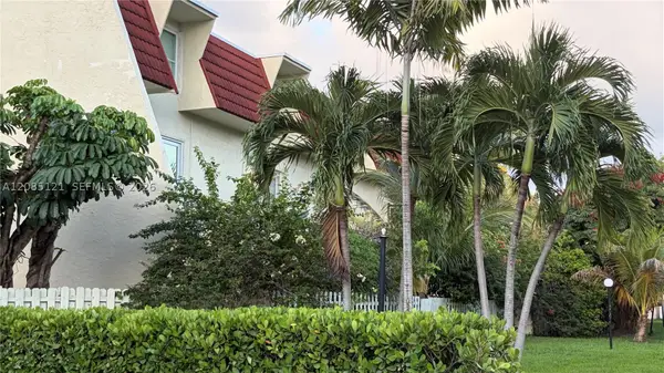 1655 NE 115th St #12B, Miami, FL 33181