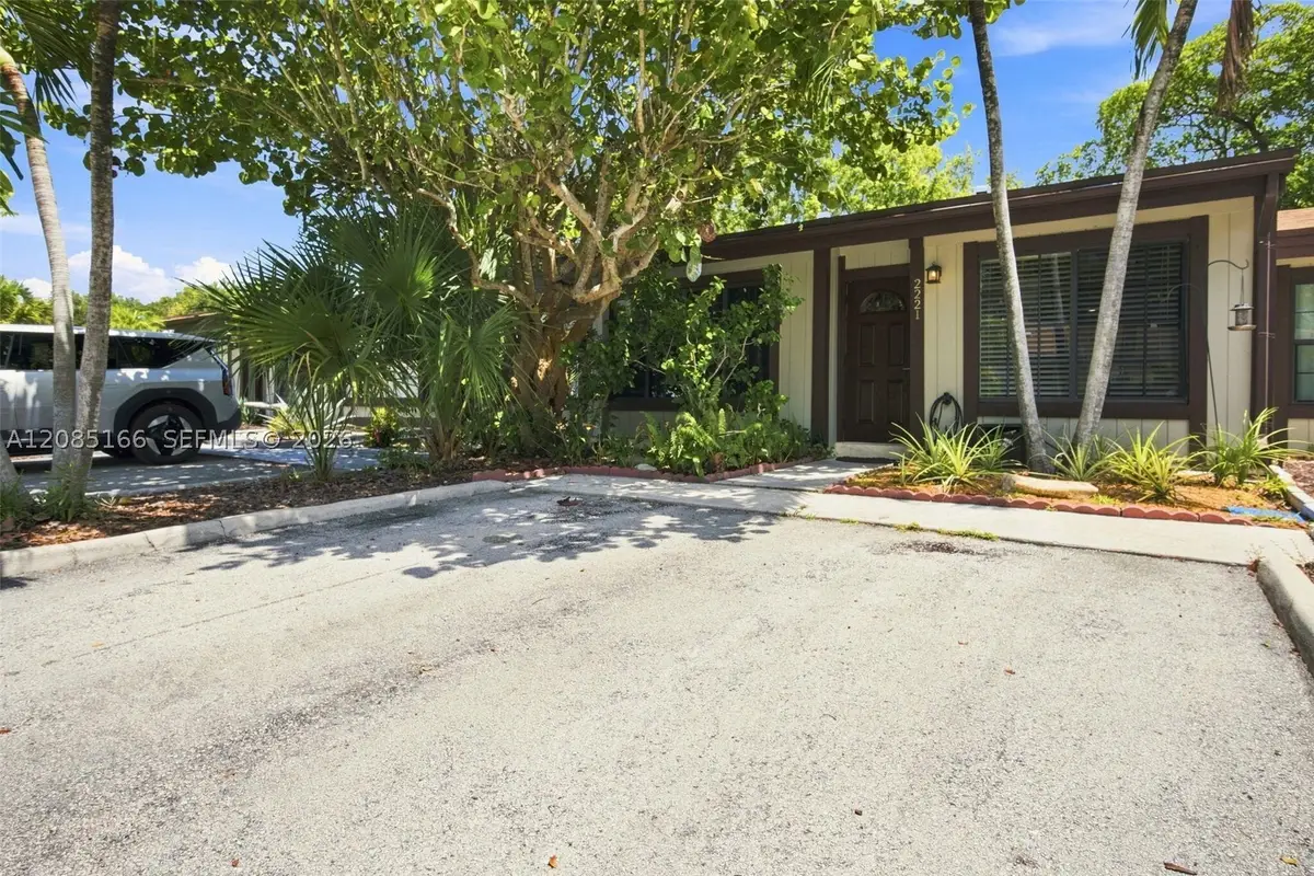 2221 Buttonwood Ave, Pembroke Pines, FL 33026 - #1