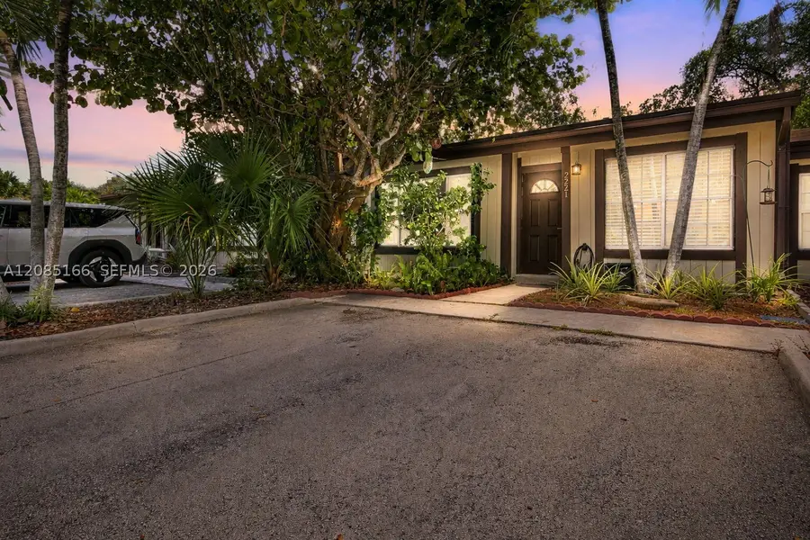 2221 Buttonwood Ave, Pembroke Pines, FL 33026 - #3