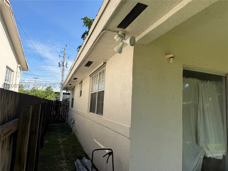 617 SW 1st St, Hallandale Beach, FL 33009 - #3