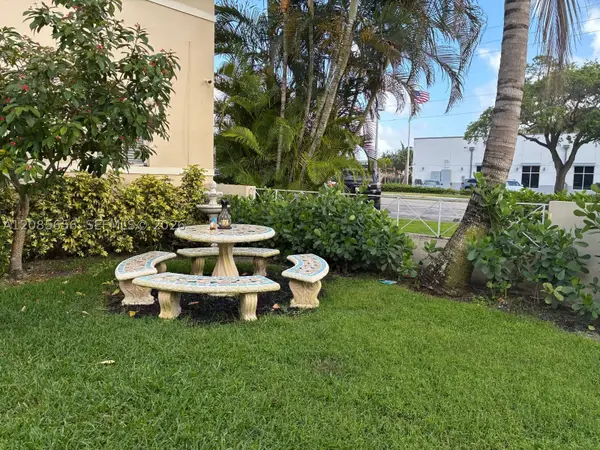 689 NE 92nd St #11G, Miami Shores, FL 33138
