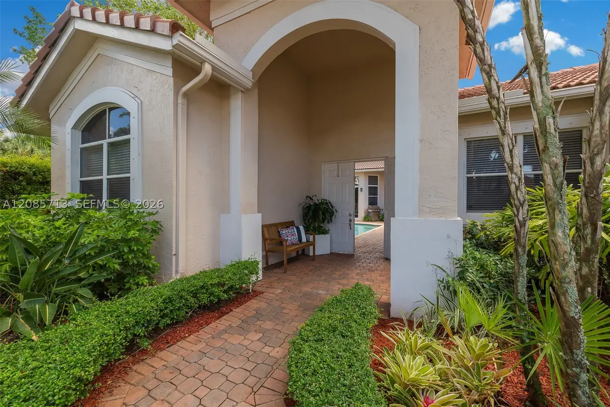 1604 Victoria Pointe Ln, Weston, FL 33327 - #1