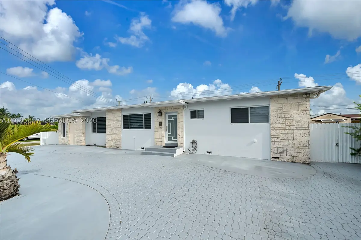 9365 SW 44th St, Miami, FL 33165 - #1