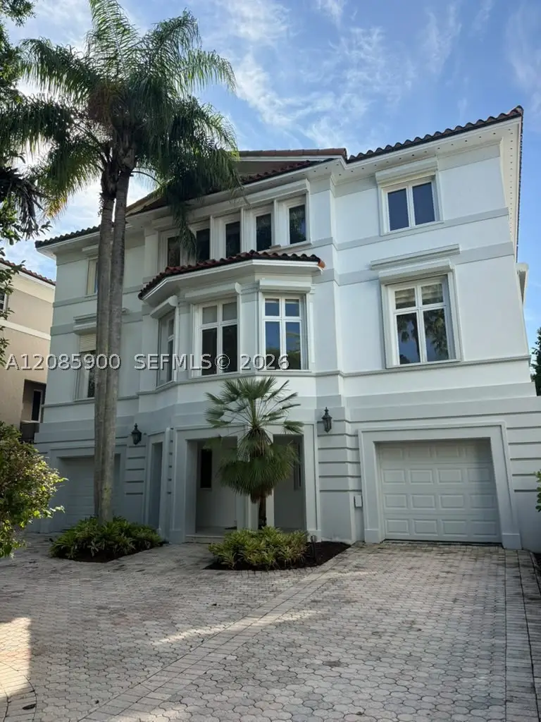 3530 Bayshore Villas Dr, Miami, FL 33133 - #2