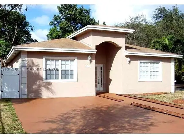 6601 Perry St, Hollywood, FL 33024