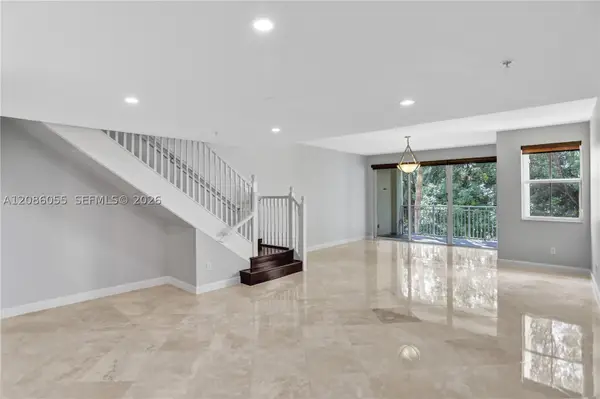 7564 SW 102nd St #211, Pinecrest, FL 33156