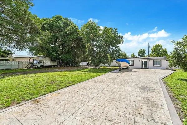 2934 NW 96th St, Miami, FL 33147