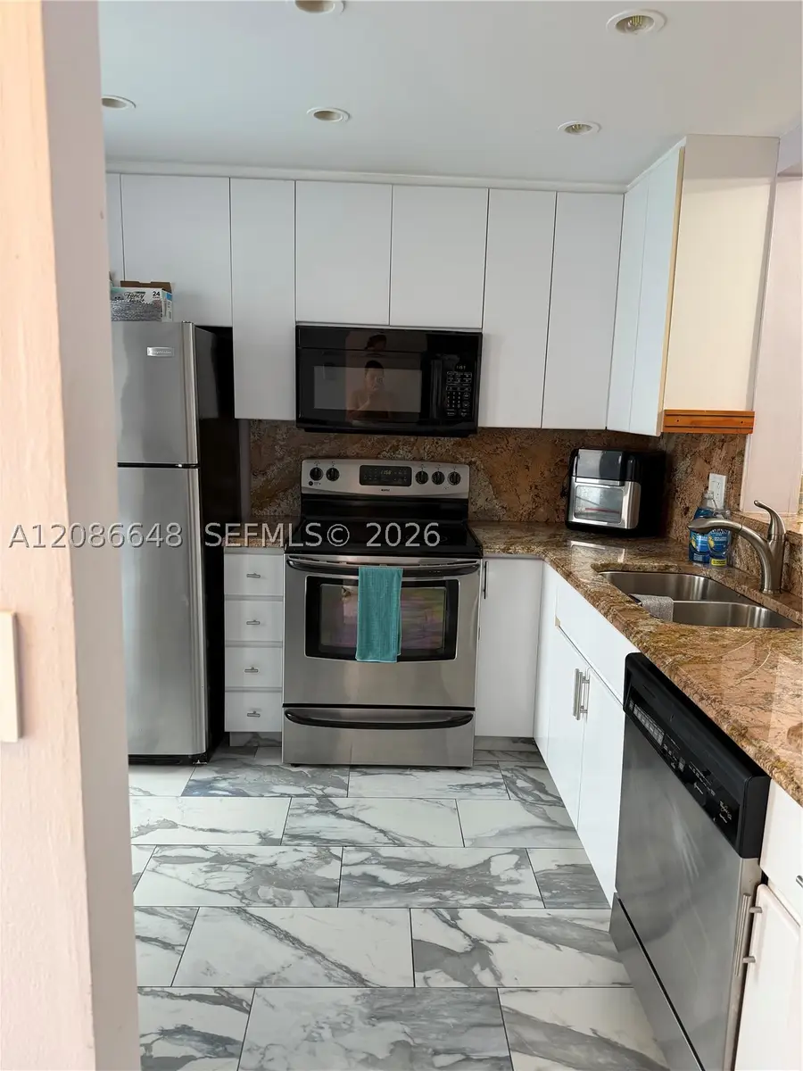 320 NE 12th Ave #506, Hallandale Beach, FL 33009 - #3